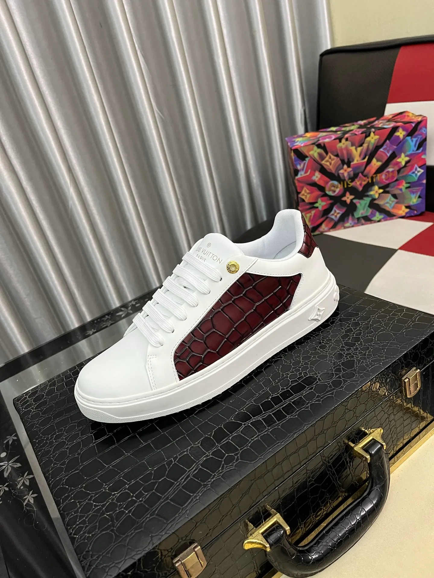 Men's shoes 💰520⌚️⌚️LV Louis Vuitton. The latest fashionable casual shoes are popular in physical stores. New spring and summer comfortable imported custom original cowhide, unique jacquard fabric element design. With sheepskin lining, Lv original bottom, [sun][sun] high-end packaging and high quality💪Details determine the quality, you can enter and leave the counter at will, welcome to compare🇮🇹Number of sizes 38-445️⃣Color options available